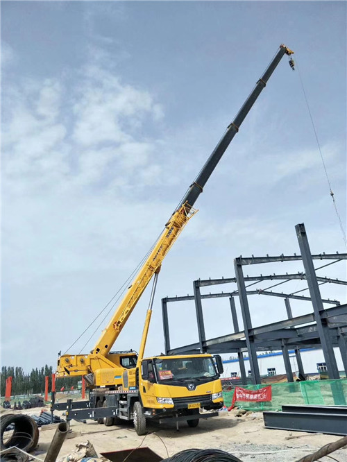尚义县超高层建筑钢结构吊装案例